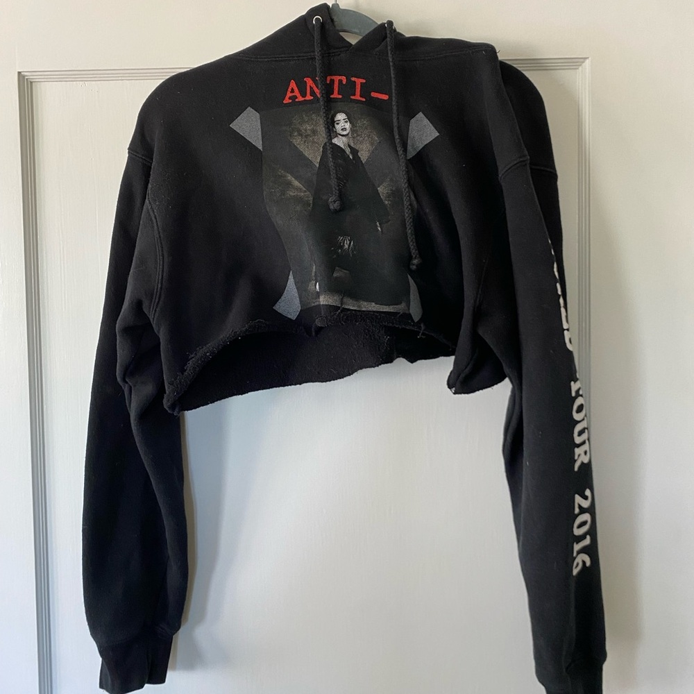 Cropped Black Rihanna ANTI Tour Graphic Hoodie